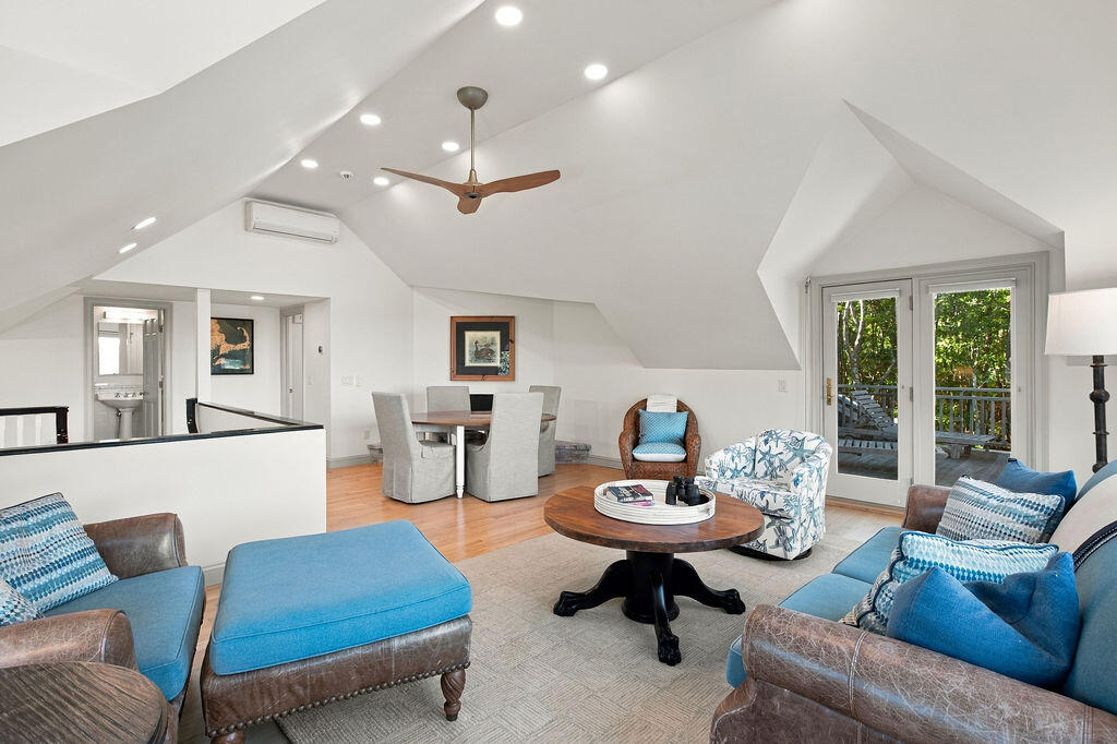 1095 Long Pond Road