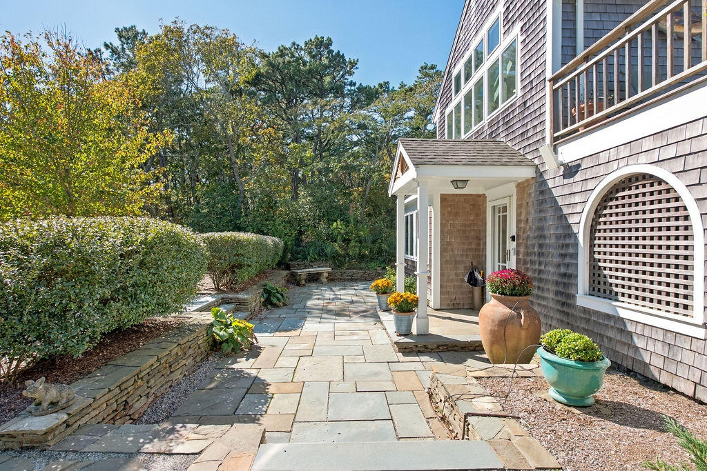 1095 Long Pond Road