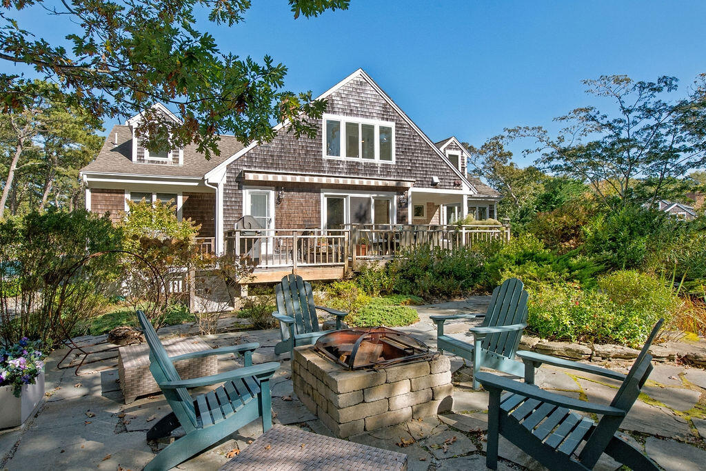 1095 Long Pond Road