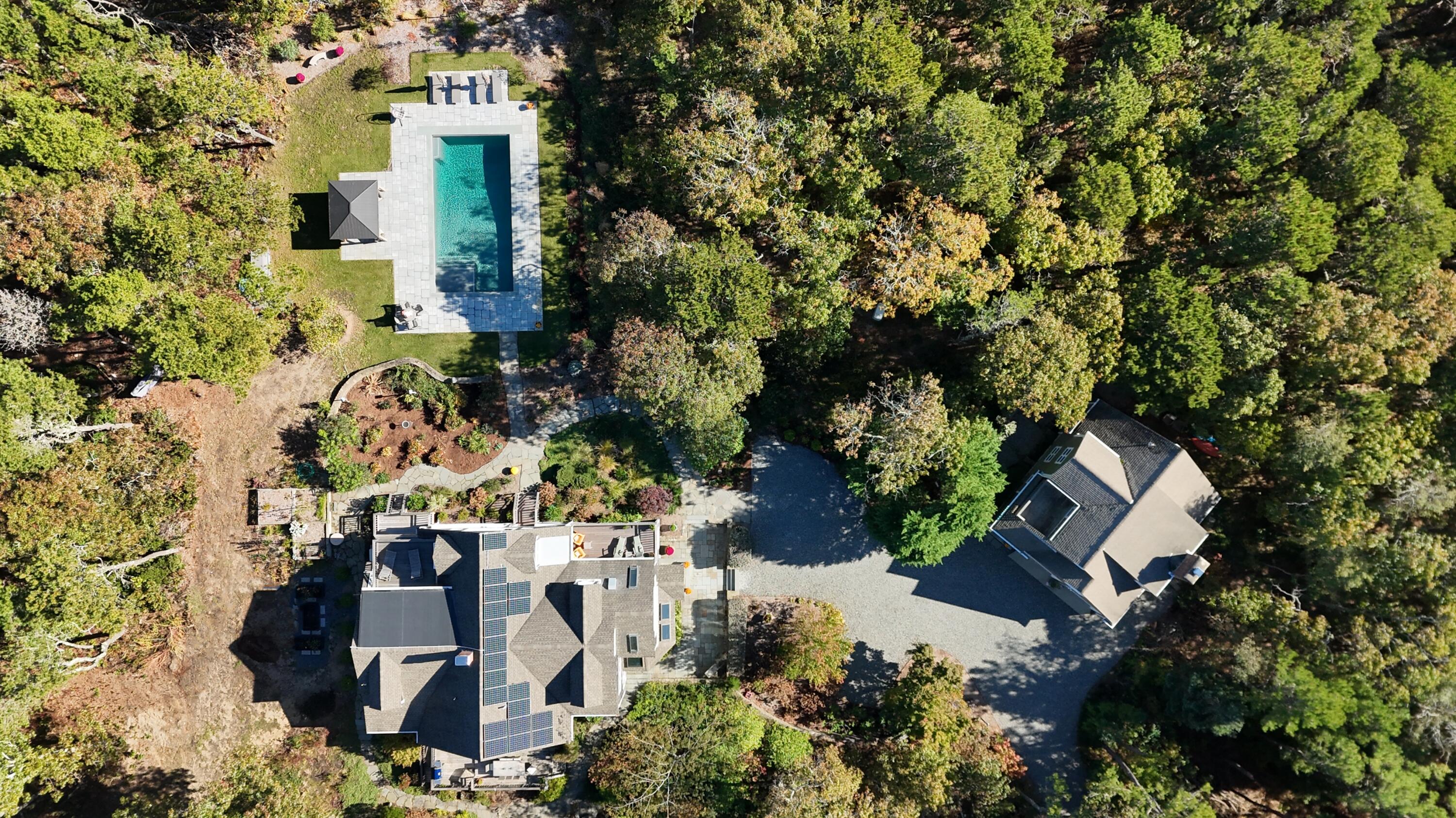 1095 Long Pond Road