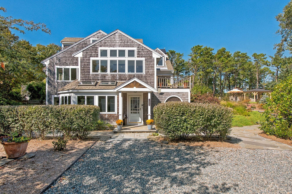 1095 Long Pond Road