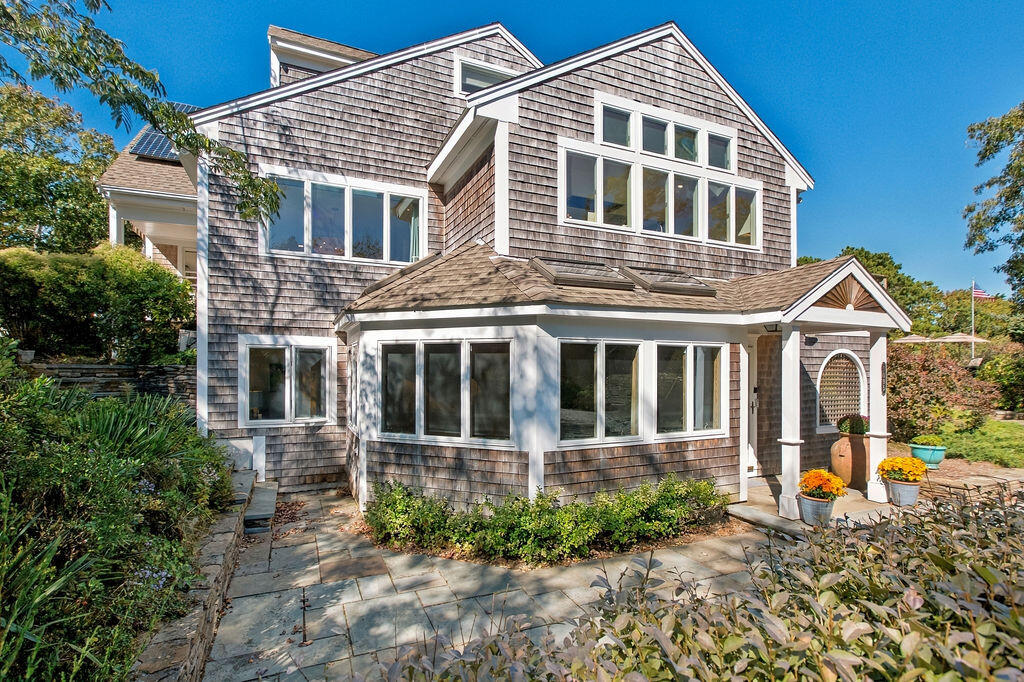 1095 Long Pond Road
