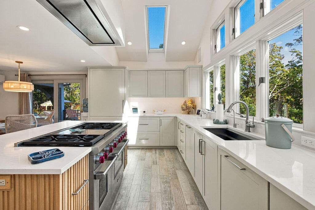 1095 Long Pond Road