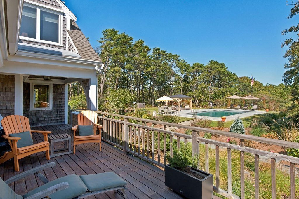 1095 Long Pond Road