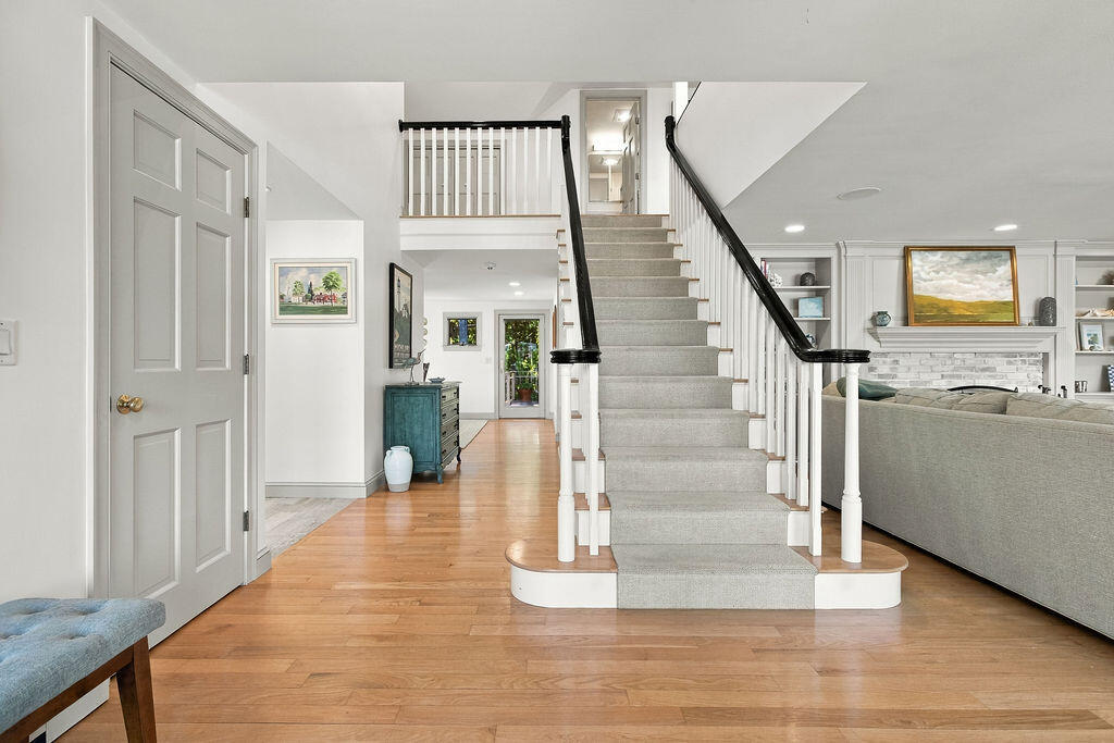 1095 Long Pond Road