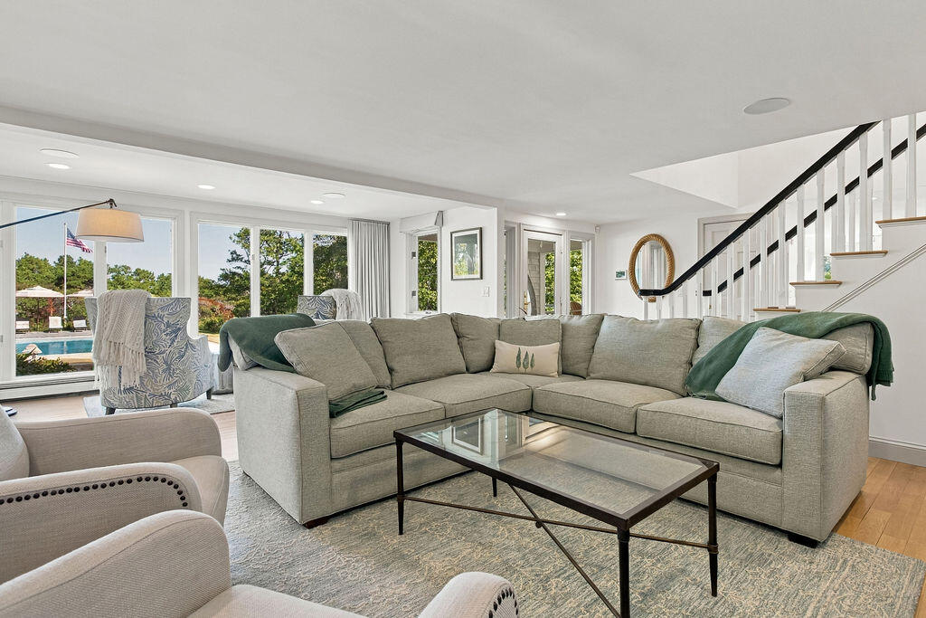 1095 Long Pond Road