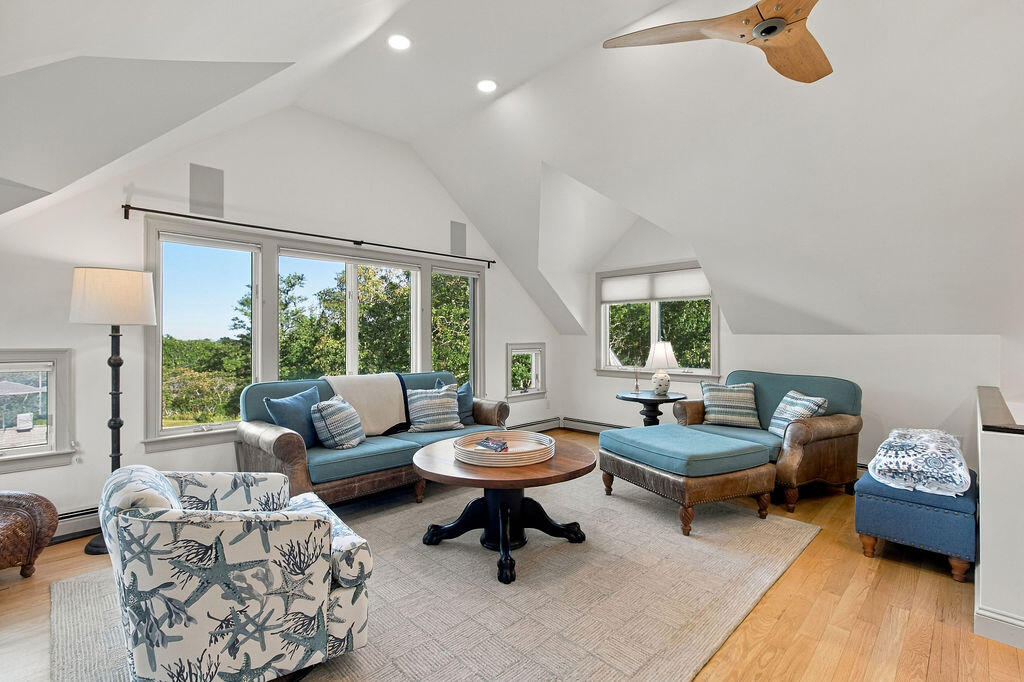1095 Long Pond Road