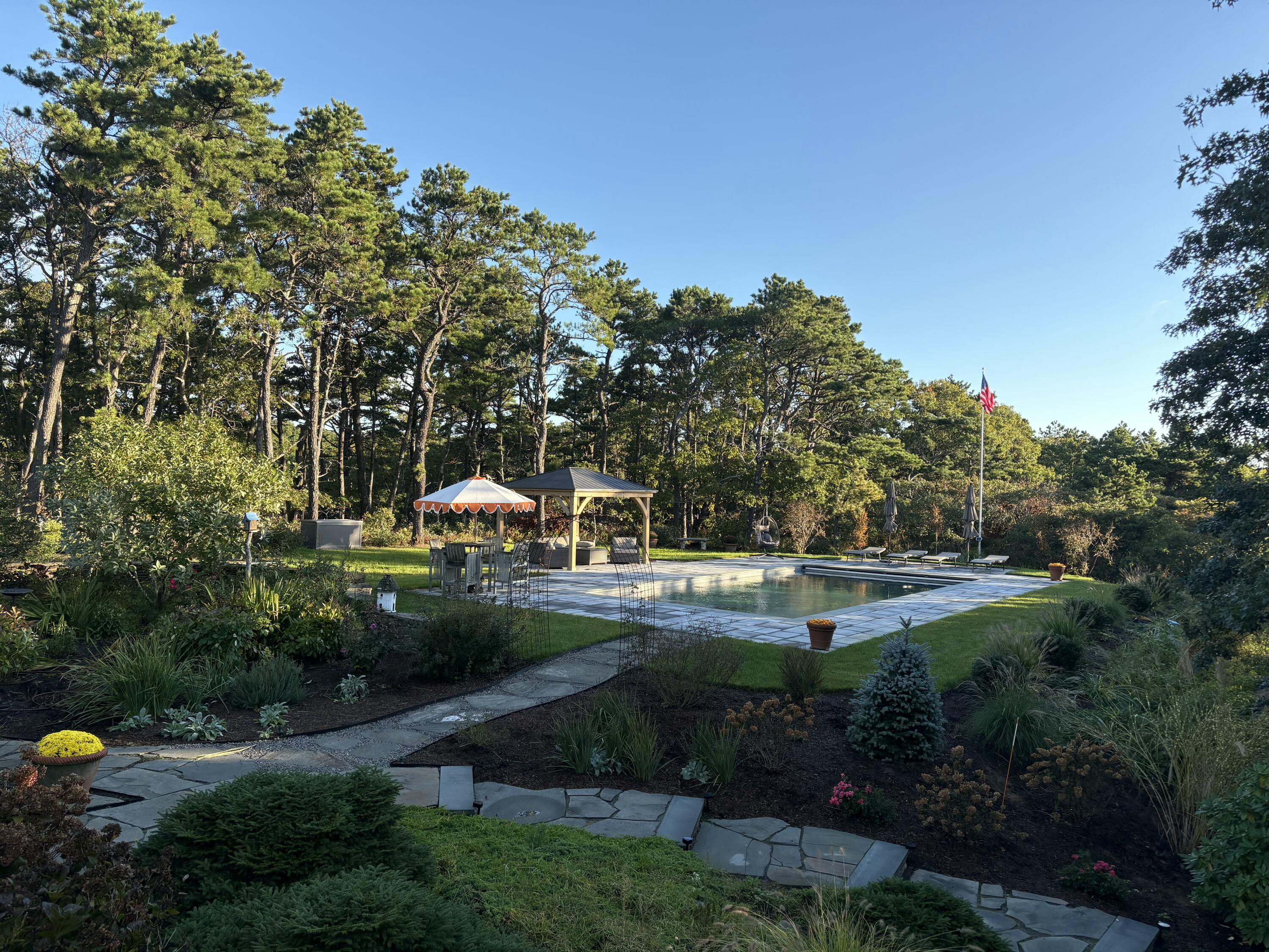 1095 Long Pond Road