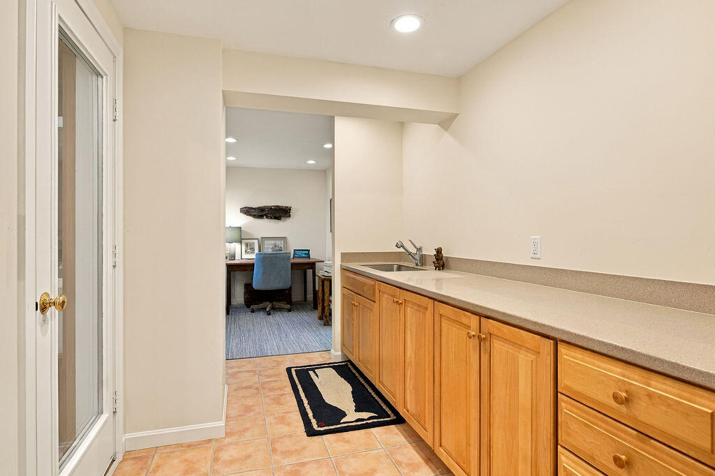 1095 Long Pond Road