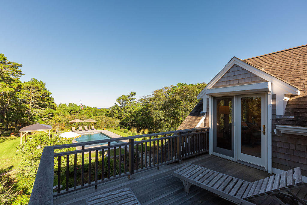 1095 Long Pond Road