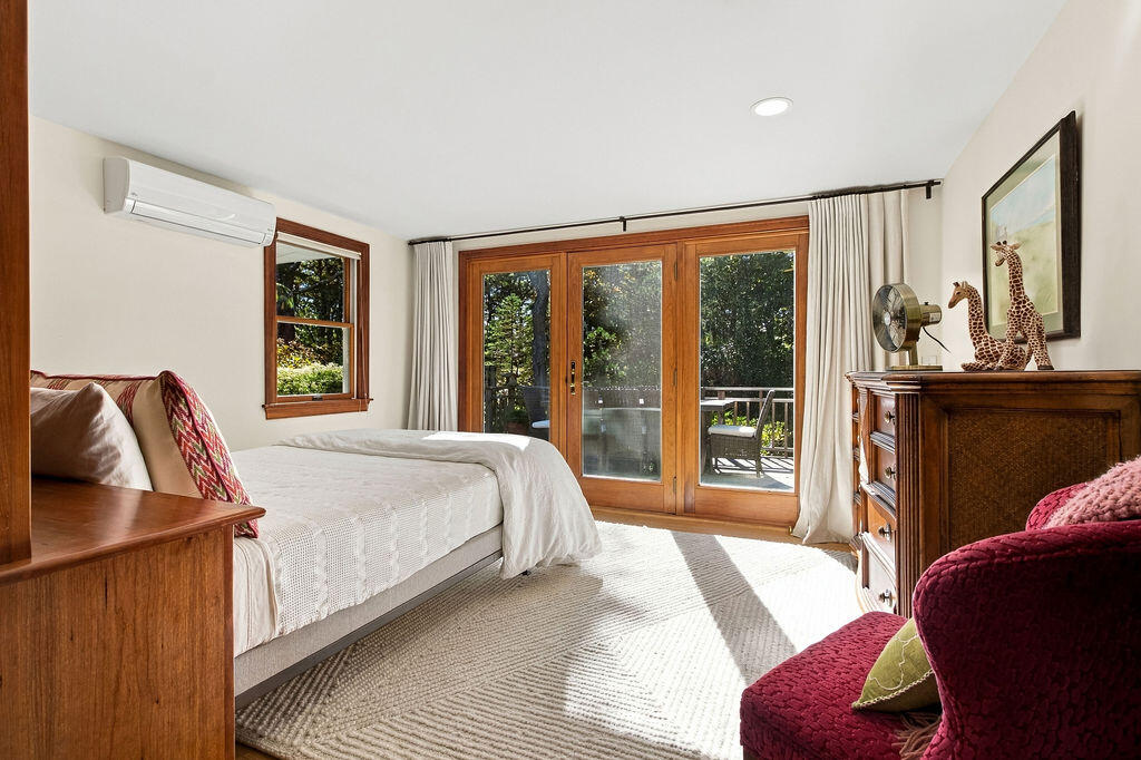 1095 Long Pond Road