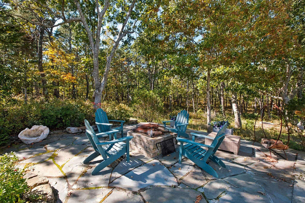 1095 Long Pond Road