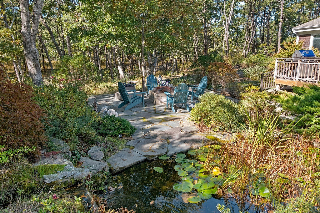 1095 Long Pond Road