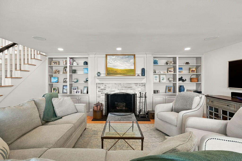 1095 Long Pond Road