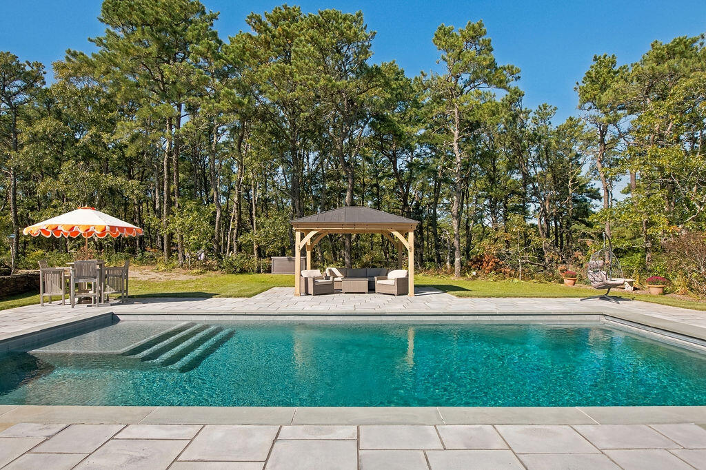 1095 Long Pond Road