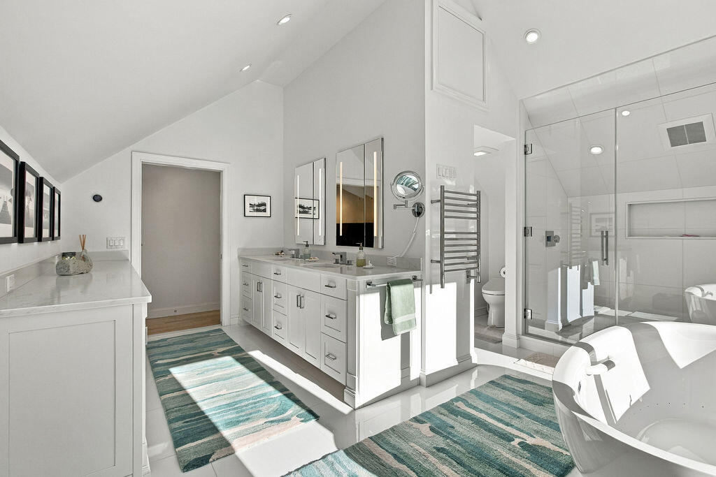 1095 Long Pond Road