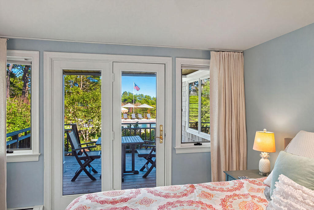 1095 Long Pond Road