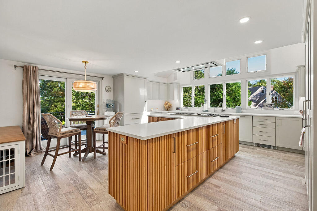 1095 Long Pond Road