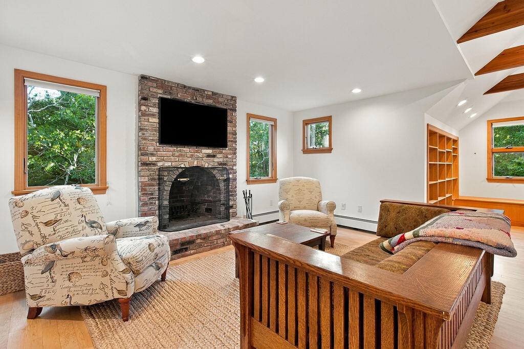 1095 Long Pond Road