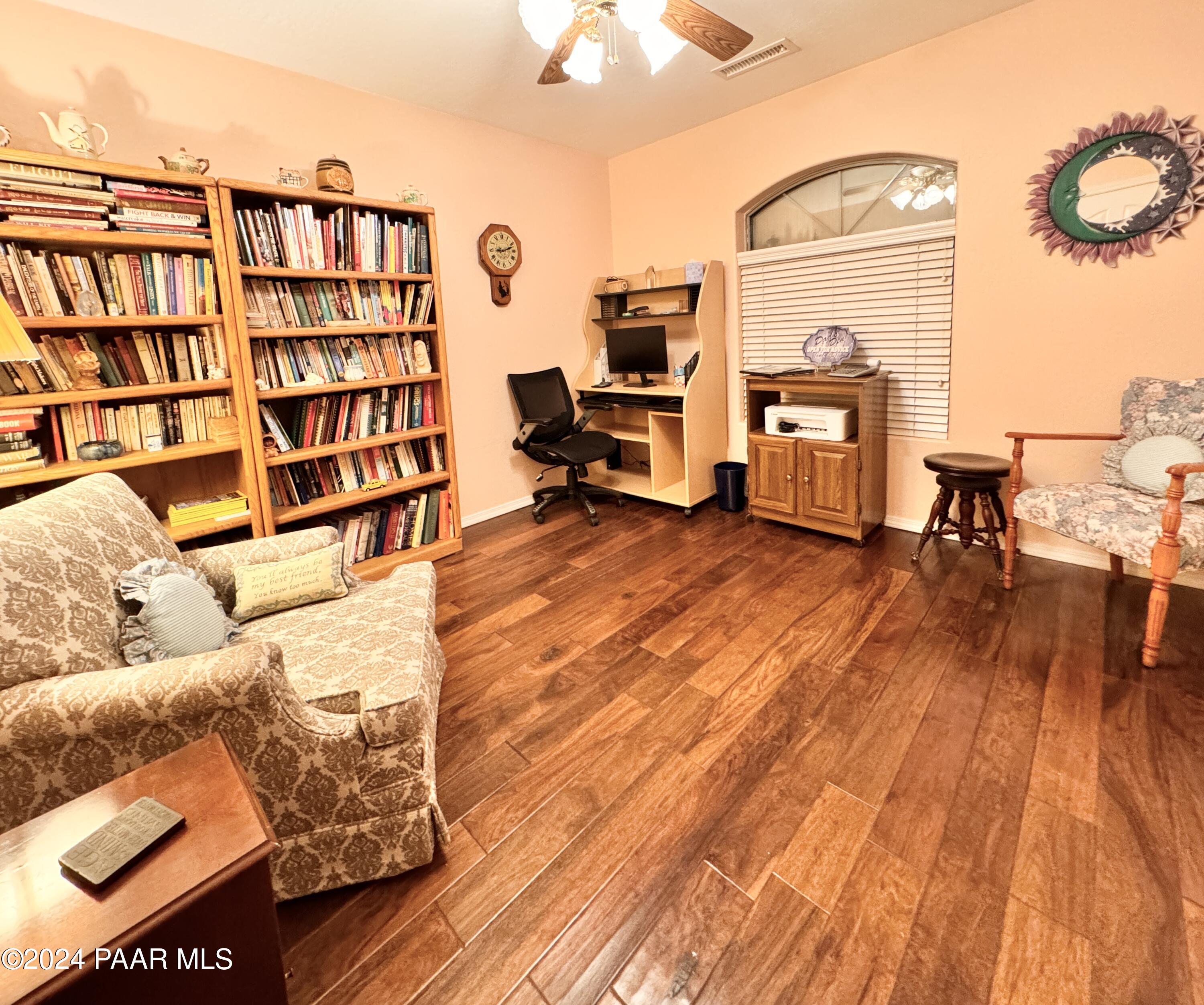 7229 N Sunrise Vista