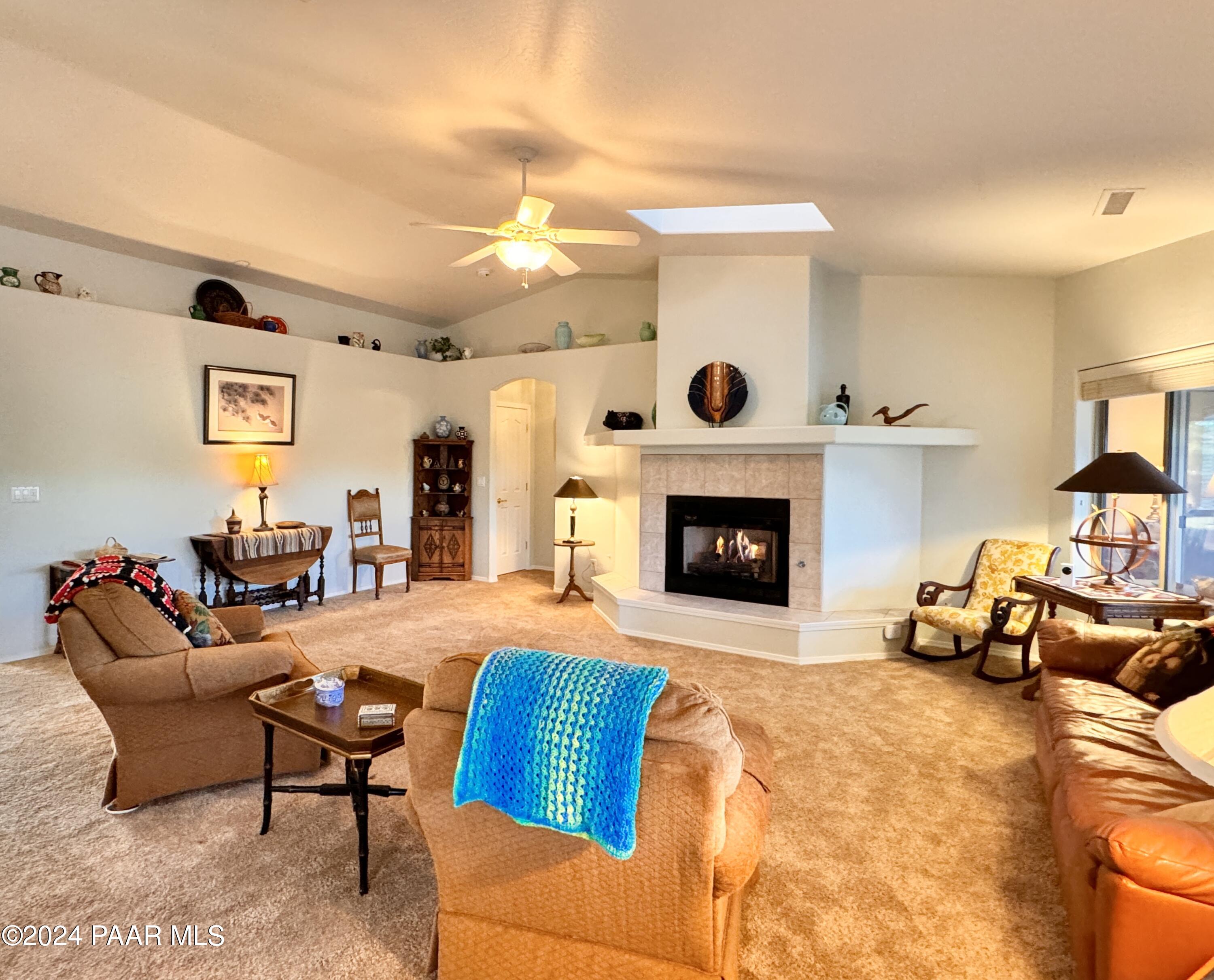 7229 N Sunrise Vista