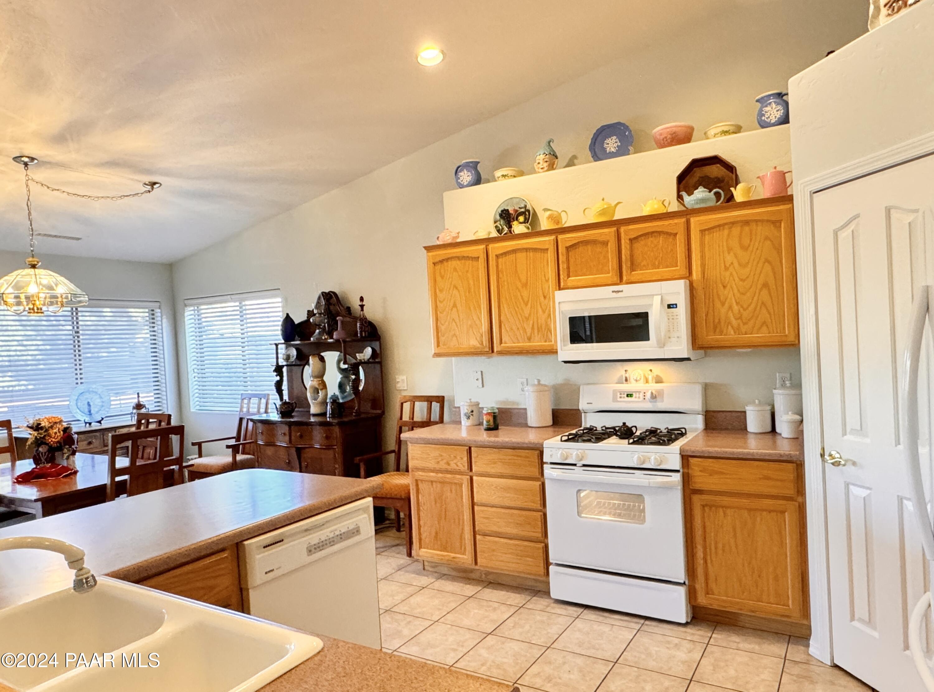 7229 N Sunrise Vista