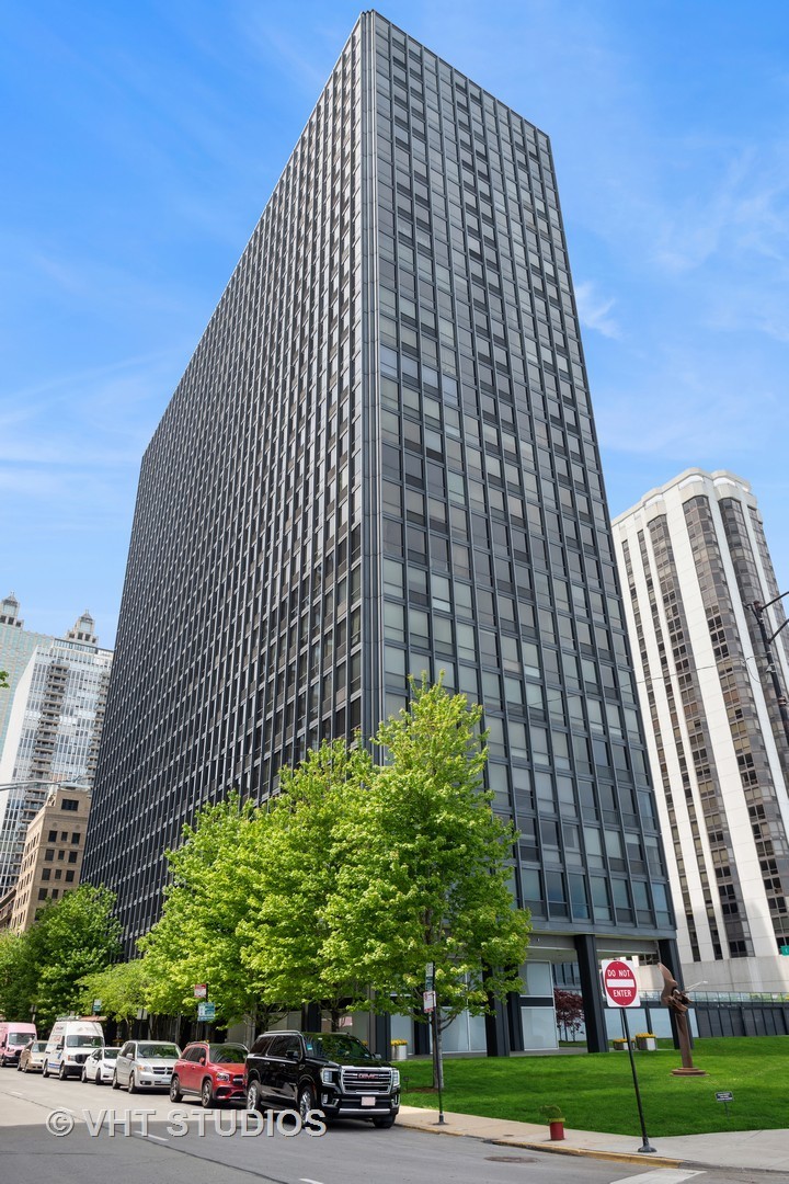 900 N Lake Shore Drive Unit: 2807-05