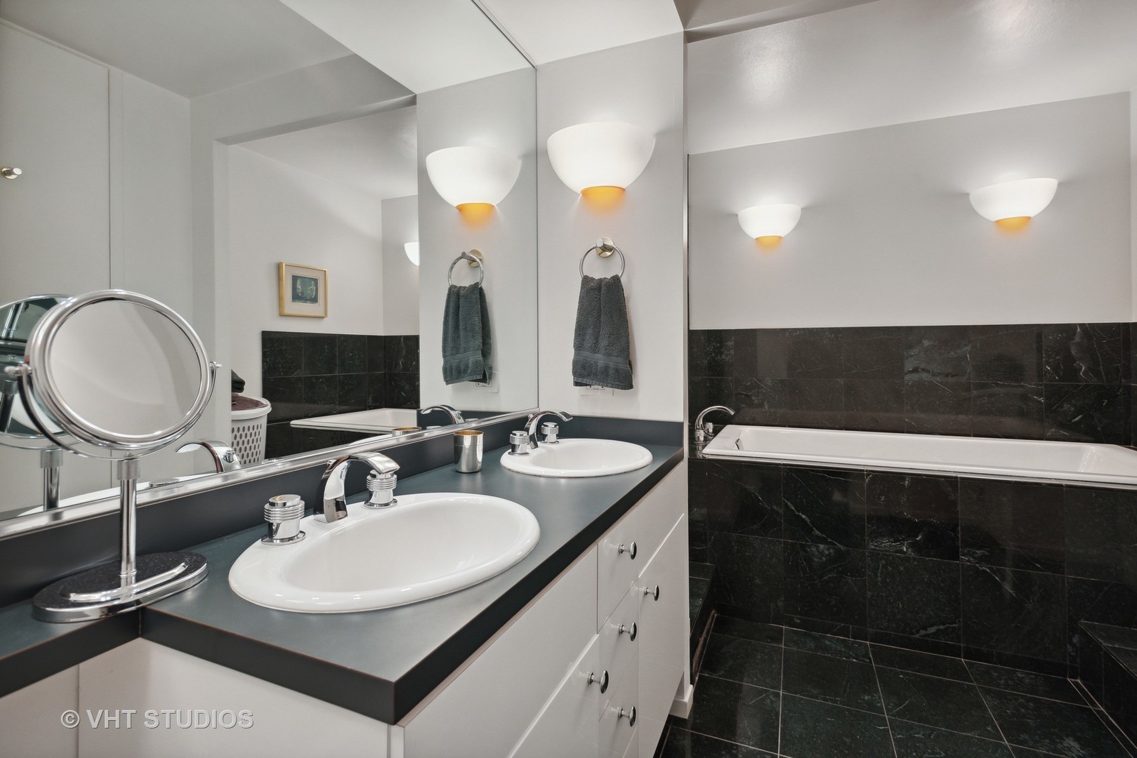 900 N Lake Shore Drive Unit: 2807-05