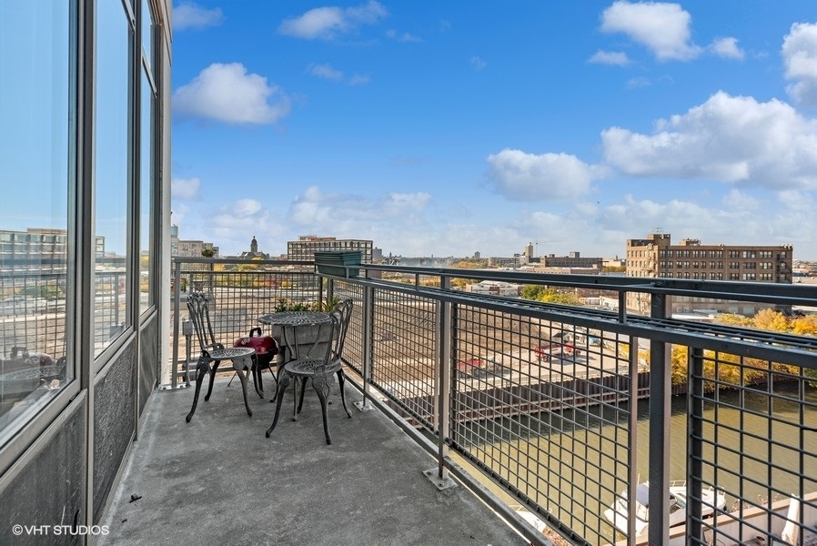 1000 N Kingsbury Street Unit: 703