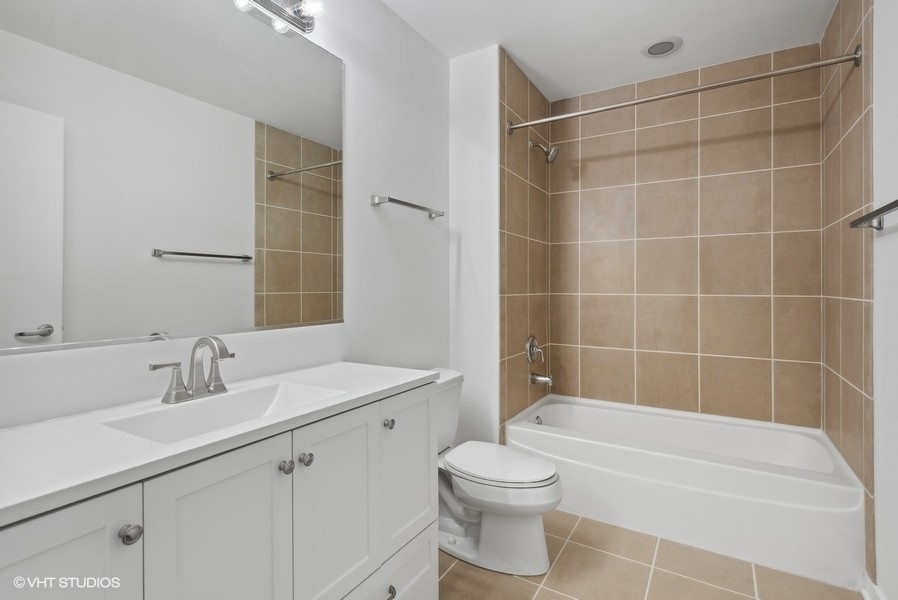 1000 N Kingsbury Street Unit: 703