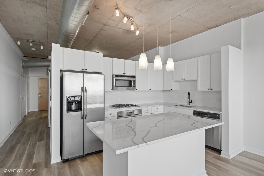 1000 N Kingsbury Street Unit: 703