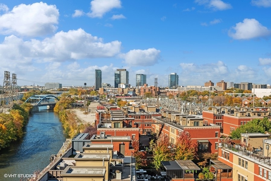 1000 N Kingsbury Street Unit: 703