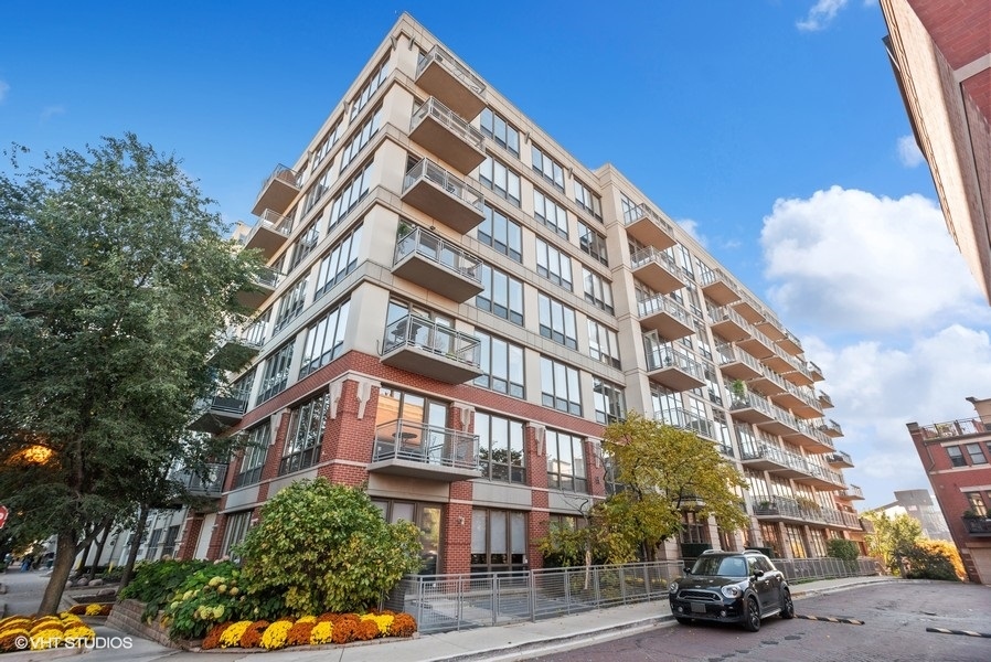 1000 N Kingsbury Street Unit: 703