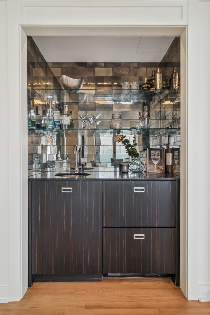 161 E CHICAGO Avenue Unit: 45FG