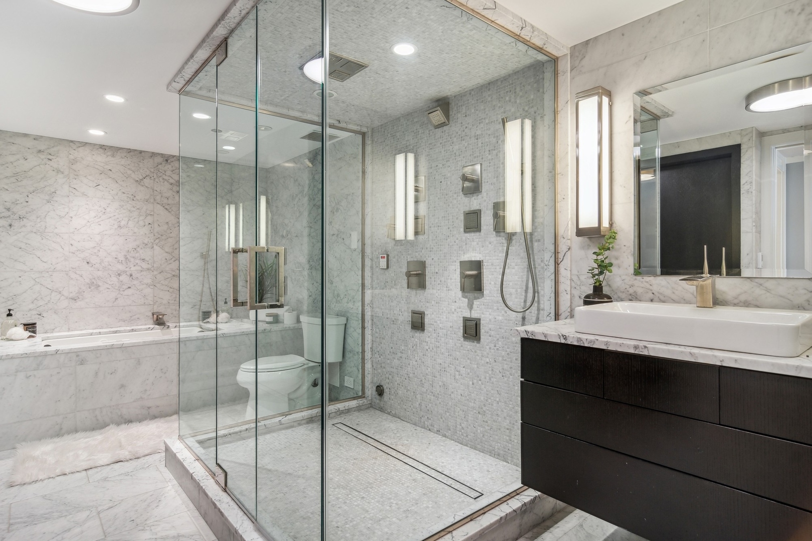 161 E CHICAGO Avenue Unit: 45FG