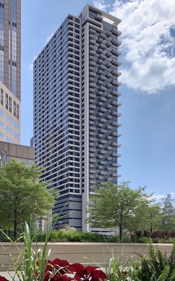 235 W Van Buren Street Unit: 2510