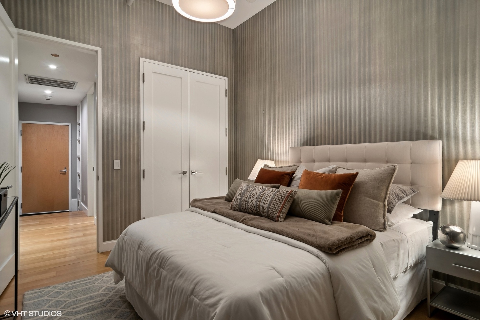 900 N Kingsbury Street Unit: 746