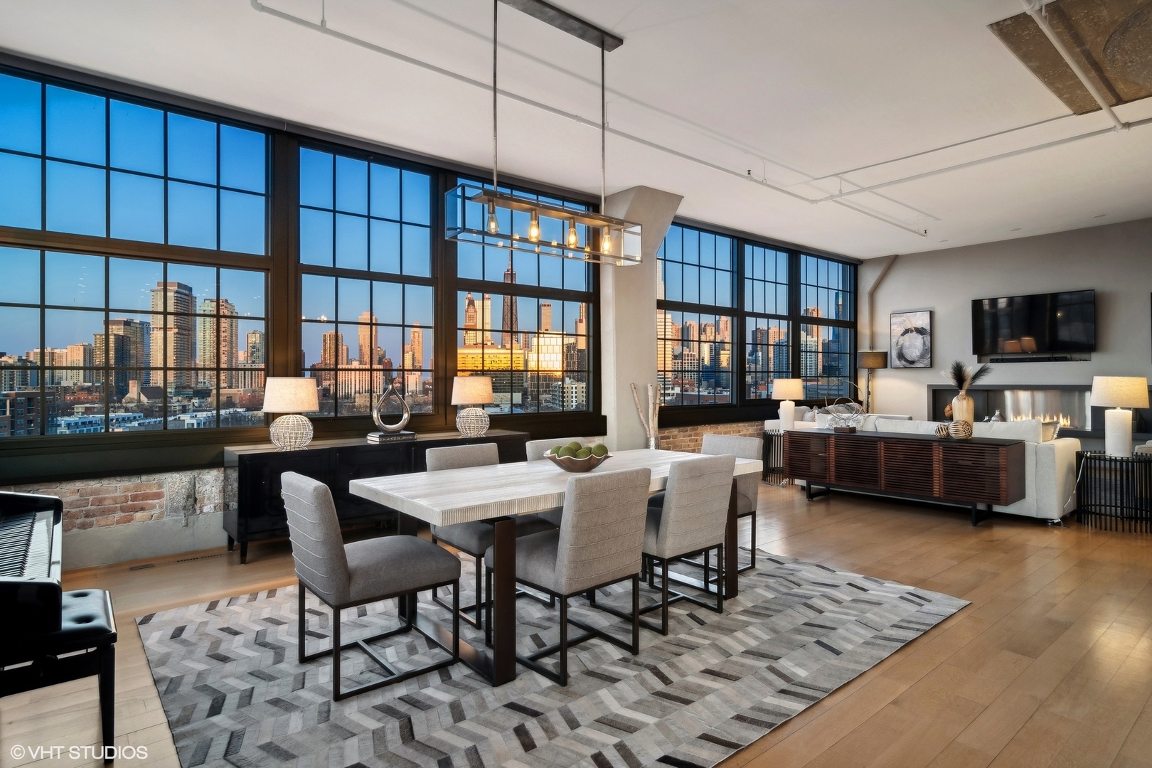 900 N Kingsbury Street Unit: 746