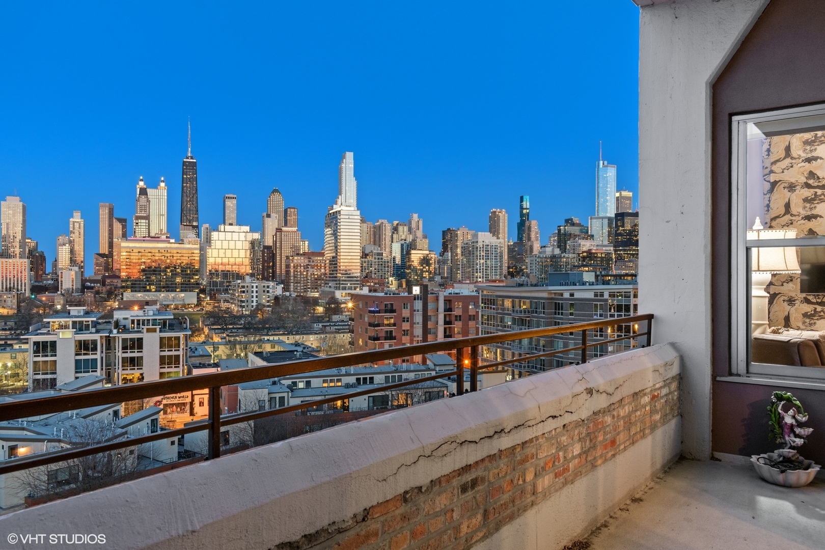 900 N Kingsbury Street Unit: 746