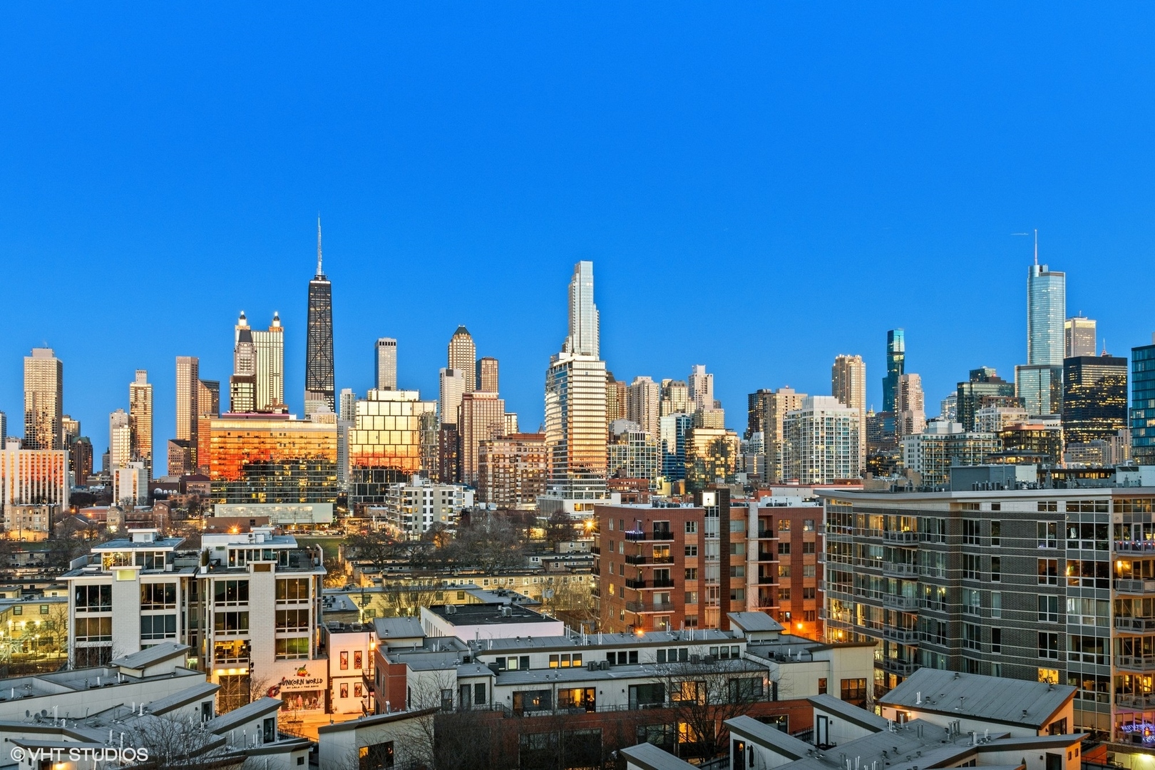 900 N Kingsbury Street Unit: 746