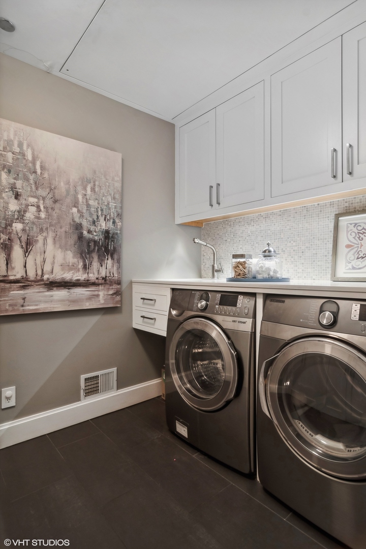 900 N Kingsbury Street Unit: 746