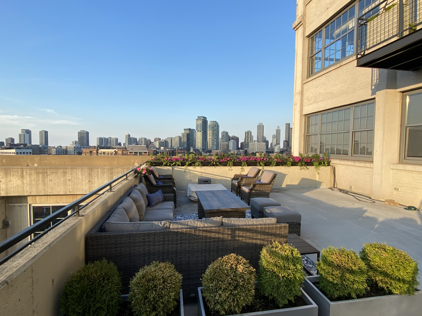 900 N Kingsbury Street Unit: 746