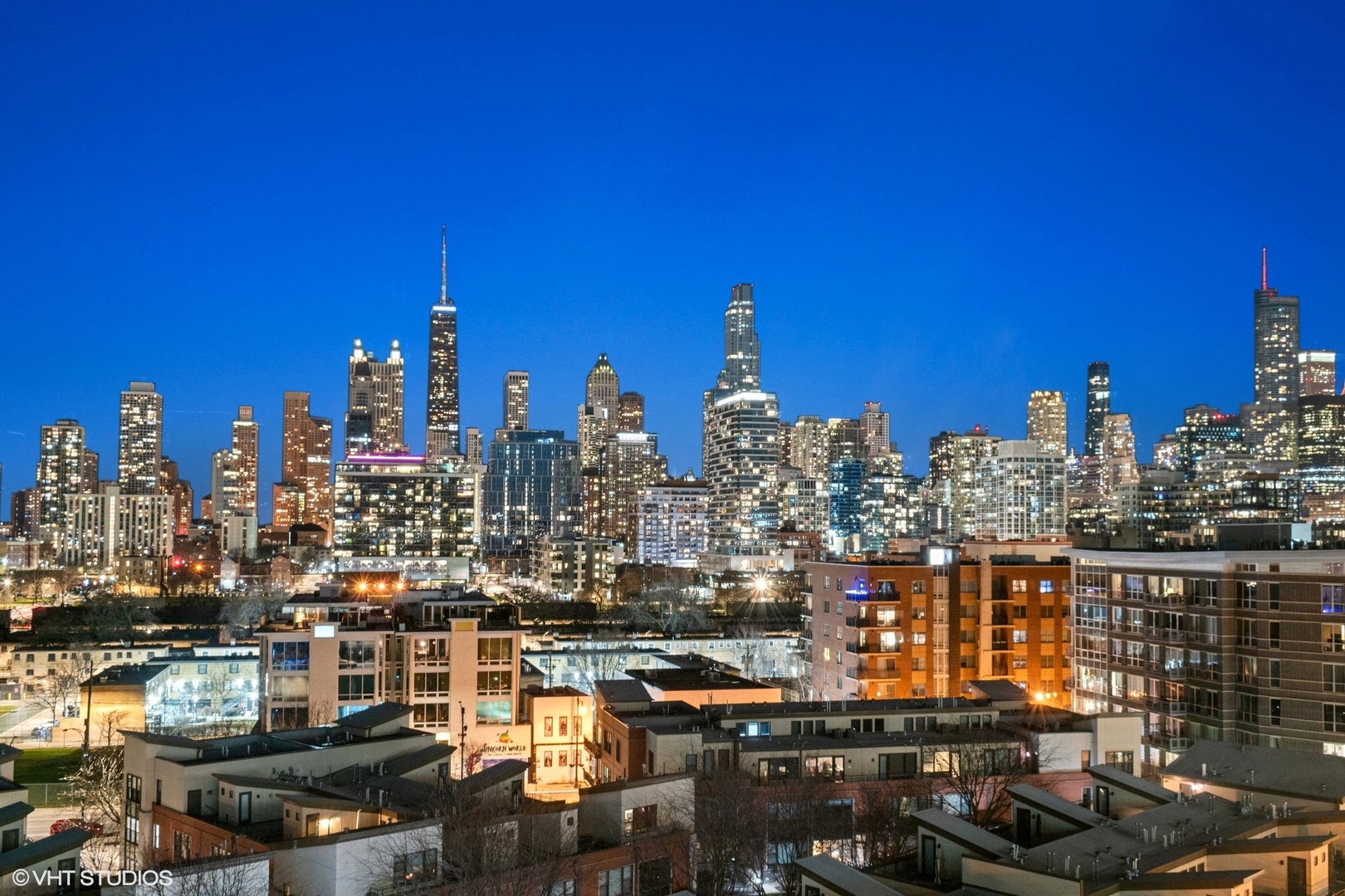 900 N Kingsbury Street Unit: 746