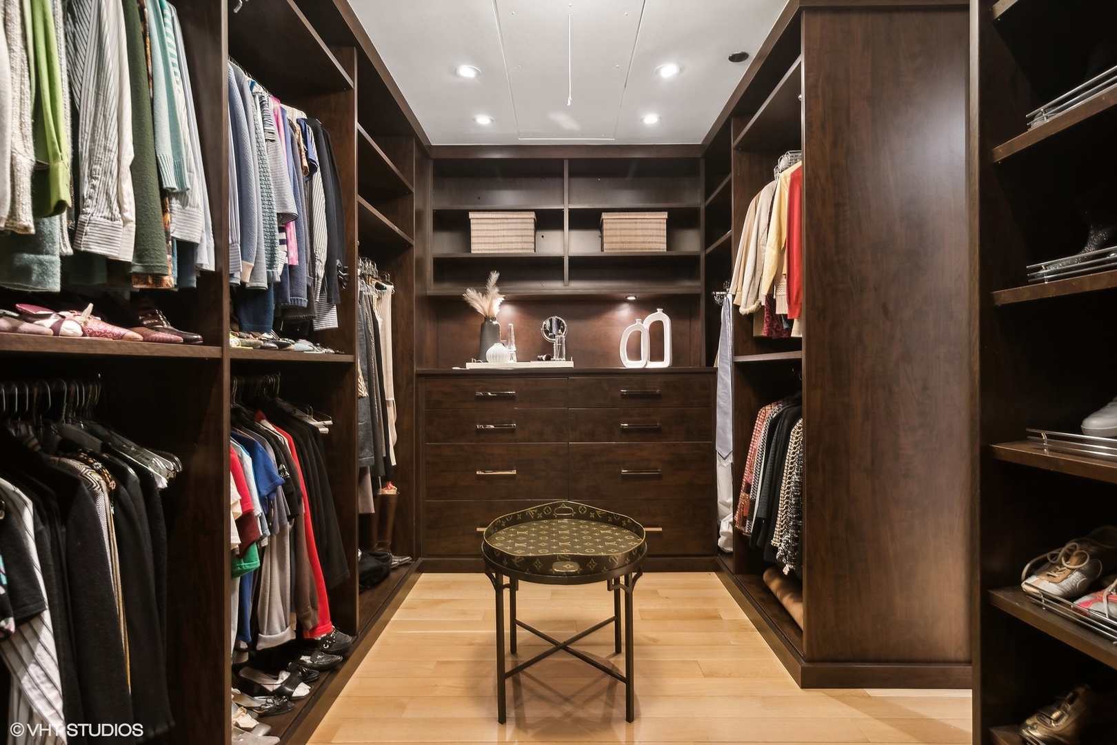 900 N Kingsbury Street Unit: 746