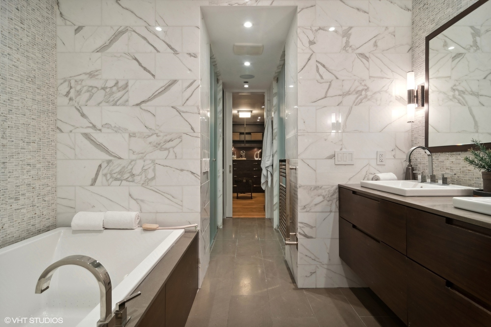 900 N Kingsbury Street Unit: 746