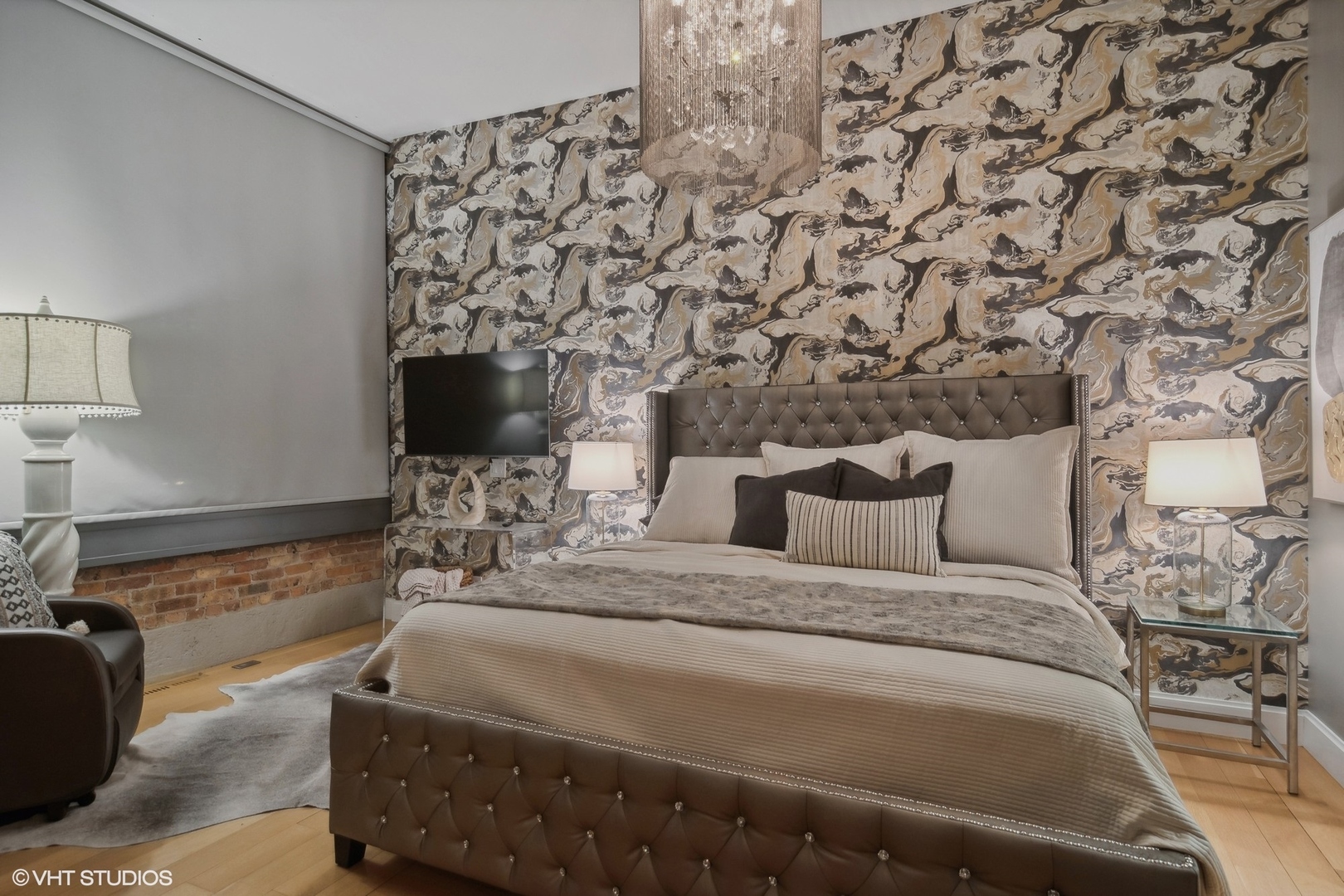 900 N Kingsbury Street Unit: 746