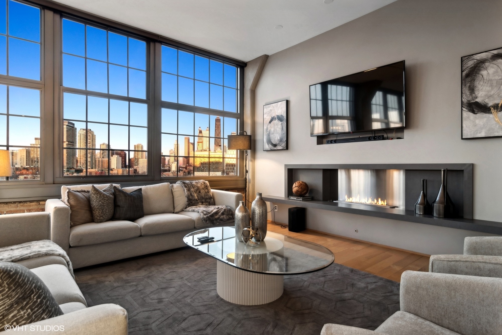 900 N Kingsbury Street Unit: 746