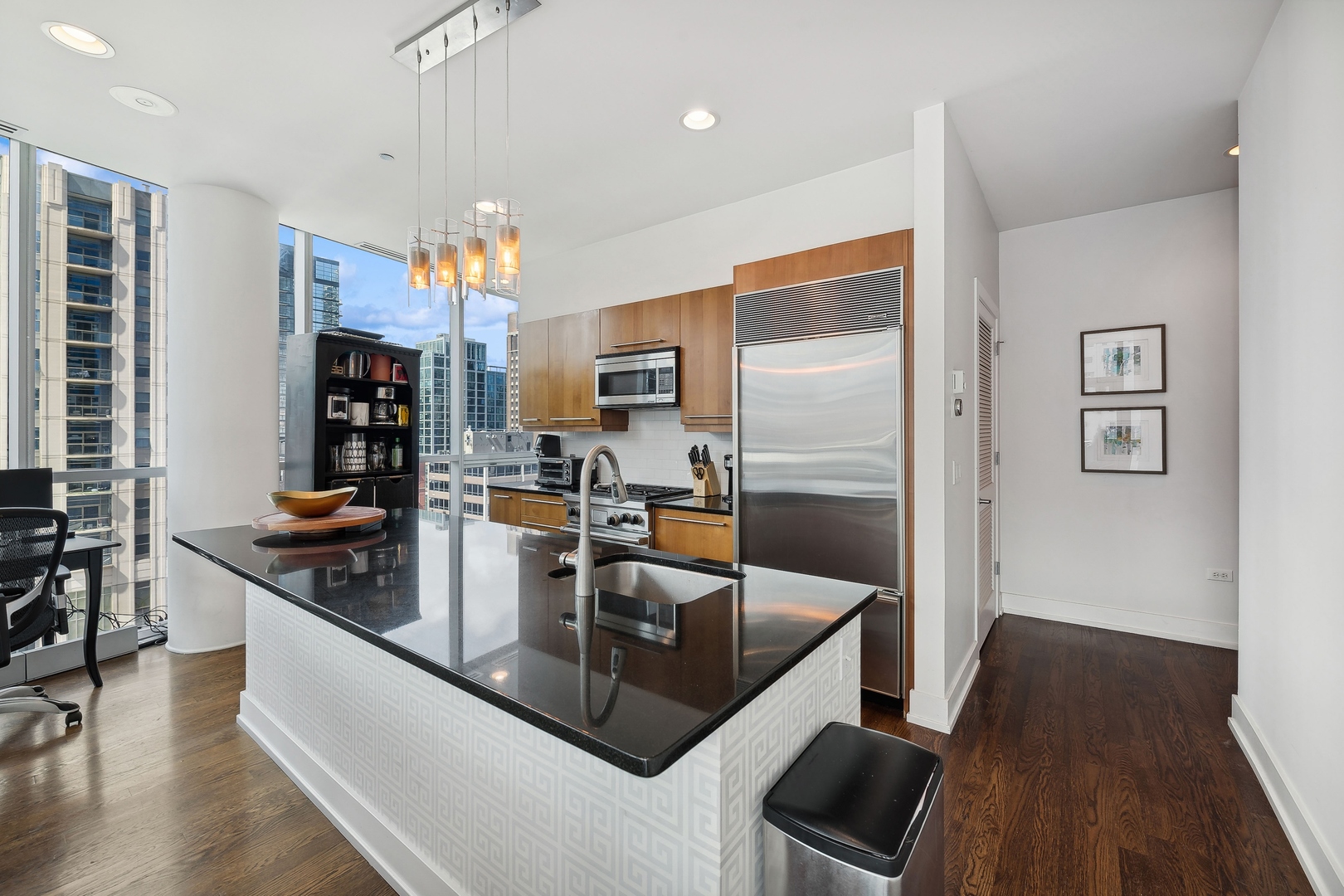 110 W Superior Street Unit: 902