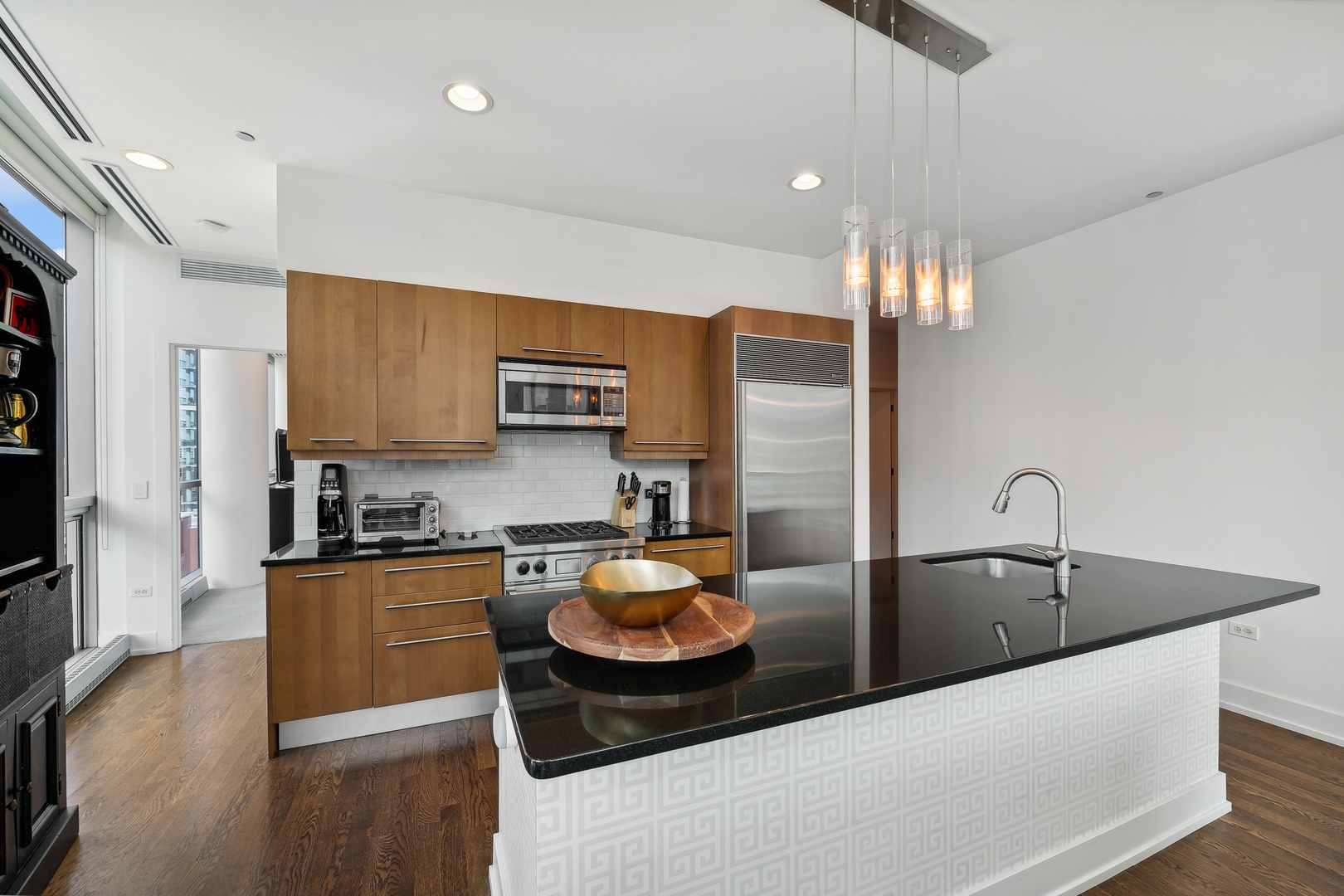 110 W Superior Street Unit: 902