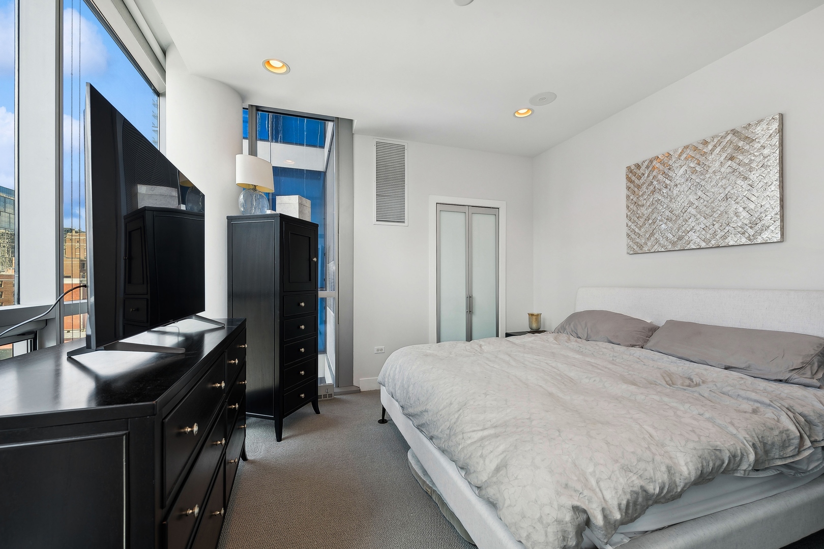 110 W Superior Street Unit: 902